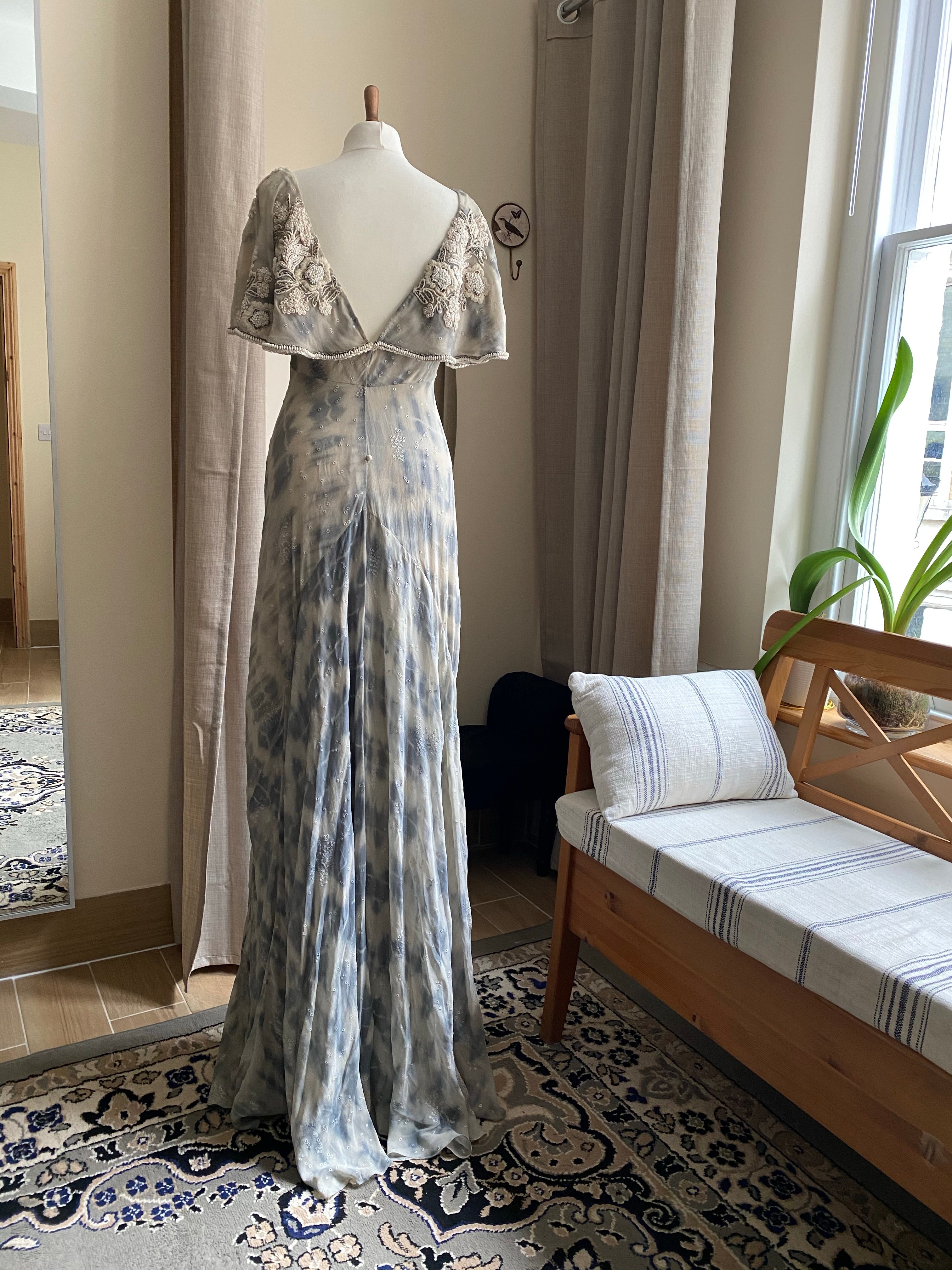 Vintage silk embroidered dress – Carmen's Tailoring Studio Vintage silk embroidered dress – Carmen's Tailoring Studio